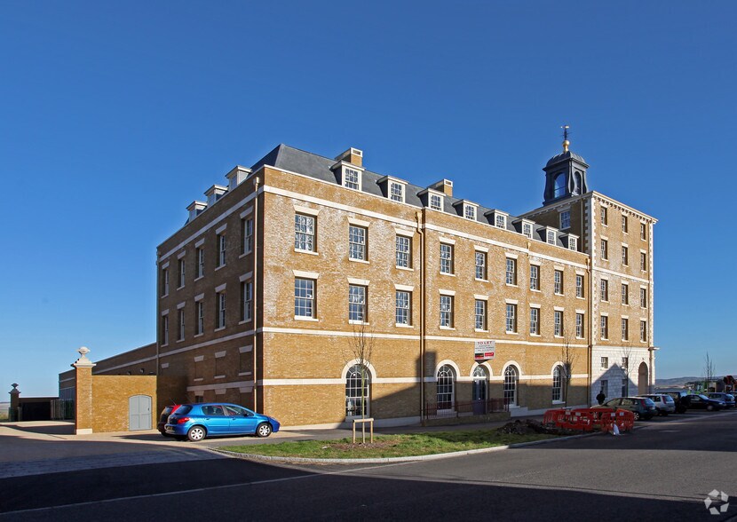 Queen Mother Sq, Dorchester to rent - Building Photo - Image 3 of 4