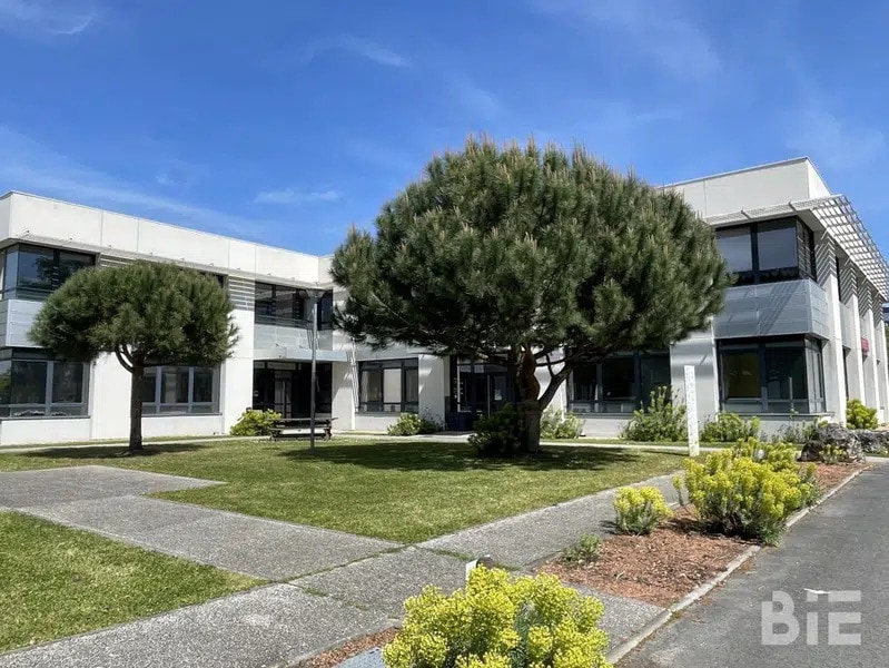 Location Bureaux 214 m² - Photo 1