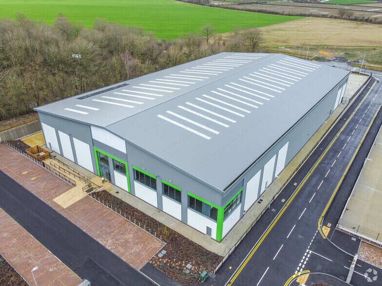 52 Vs, Evesham to rent - Aerial - Image 2 of 6