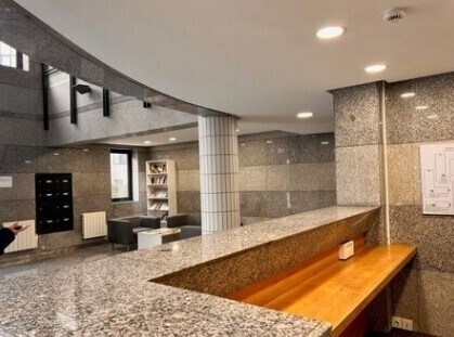 10-12 Cours Louis Lumière, Vincennes to rent - Building Photo - Image 2 of 10