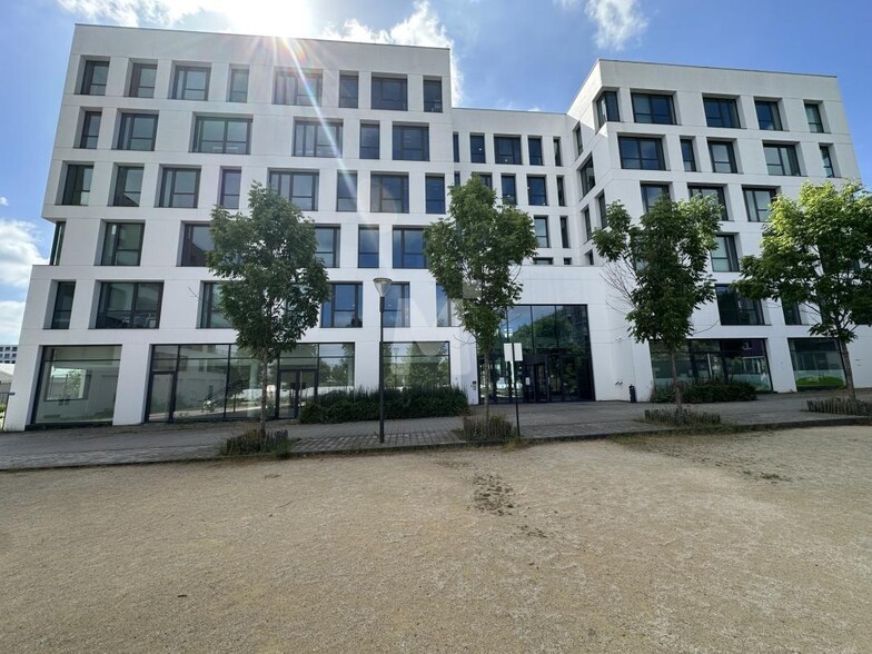 Office in Massy to rent - Building Photo - Image 1 of 14