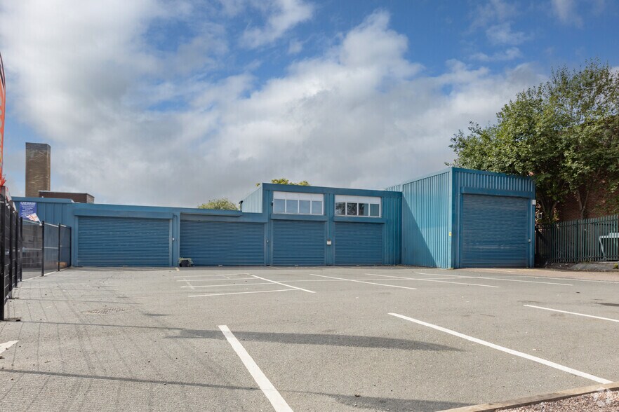 Island Mot Lichfield Rd, Burntwood for sale - Primary Photo - Image 1 of 1