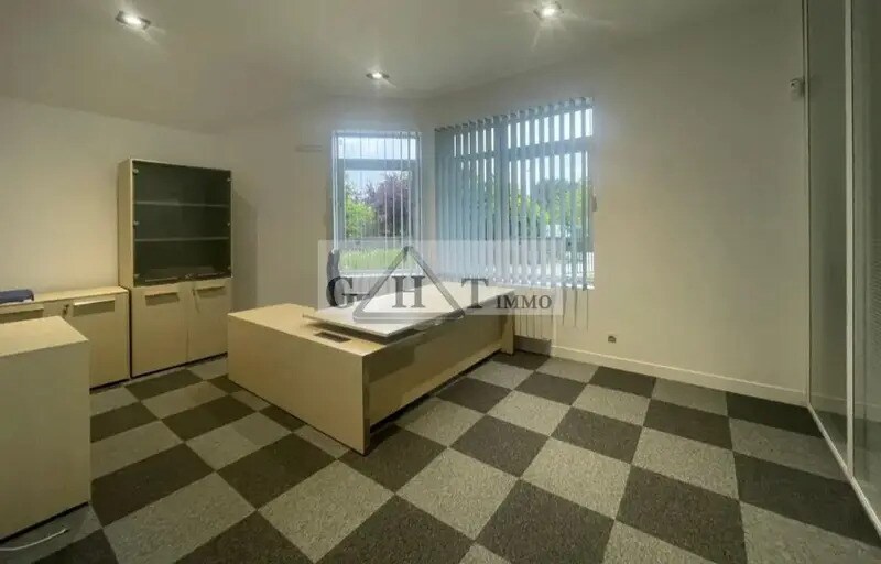 Office in Linas to rent Interior Photo- Image 1 of 7