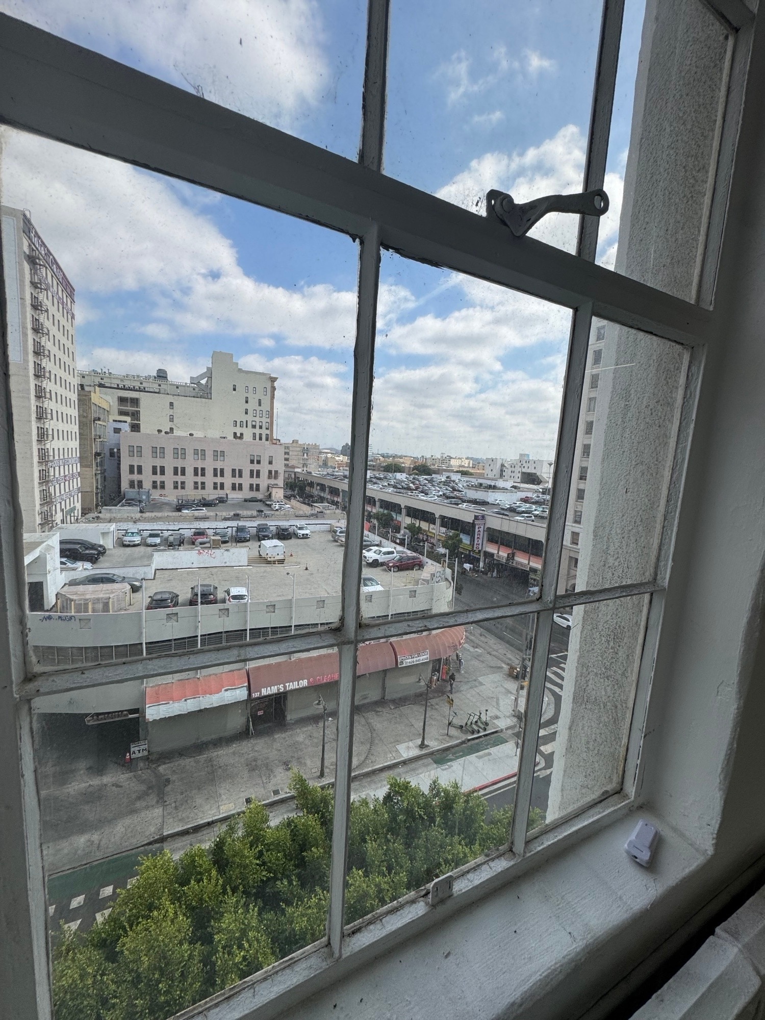 122 E 7th St, Los Angeles, CA to rent Interior Photo- Image 1 of 3