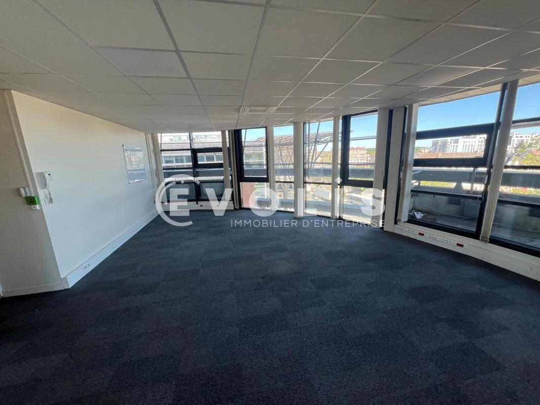 Office in Melun to rent Interior Photo- Image 1 of 8