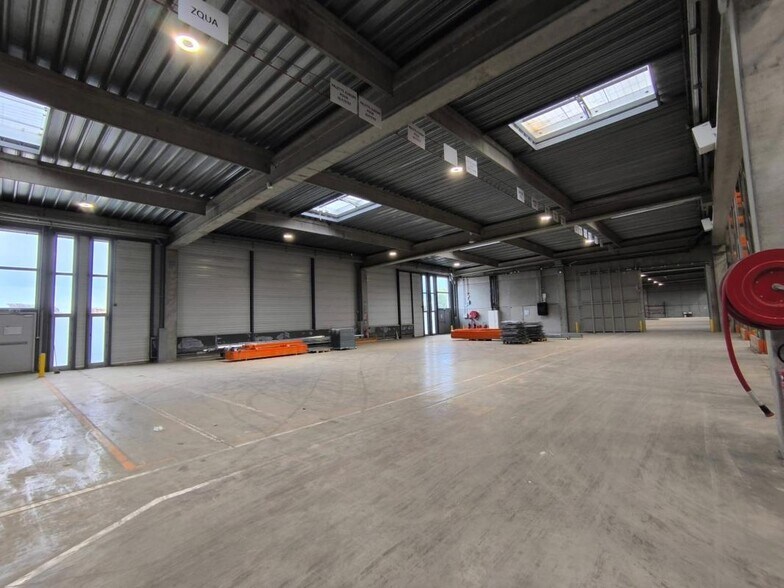 Industrial in Corbas to rent - Interior Photo - Image 3 of 4