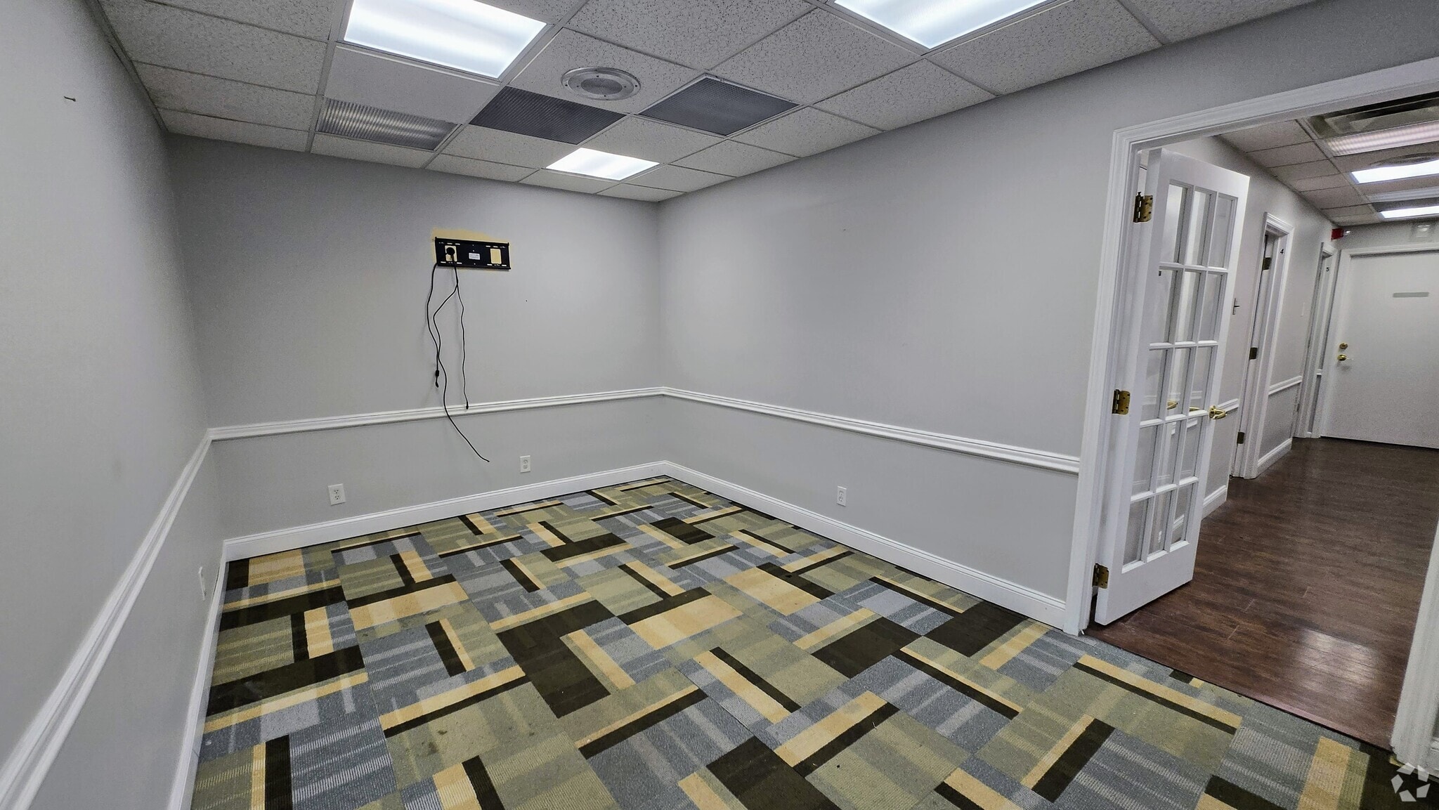 900 W Main St, Freehold, NJ to rent Interior Photo- Image 1 of 13