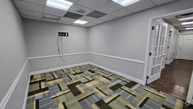 900 W Main St, Freehold, NJ to rent Interior Photo- Image 1 of 13