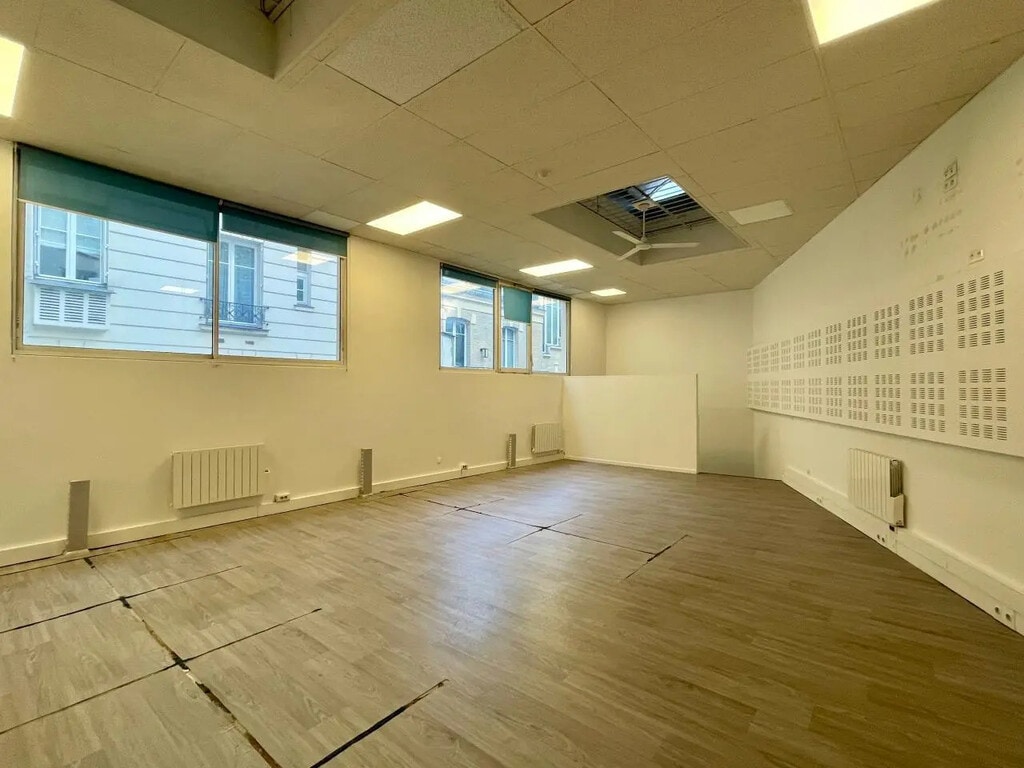 Location Bureaux 276 m² - Photo 1