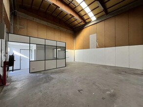 9 Rue Du Dauphiné, Saint-Priest to rent Interior Photo- Image 2 of 14