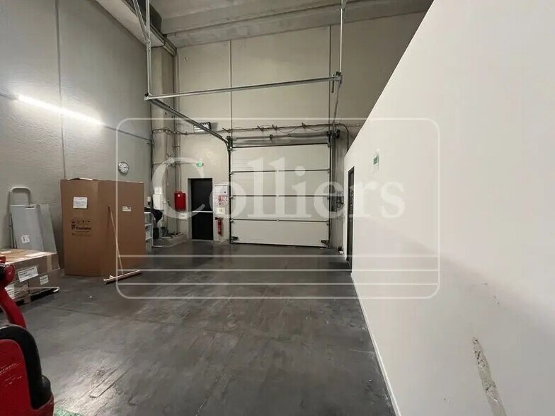 Office in Vitrolles to rent - Interior Photo - Image 3 of 6