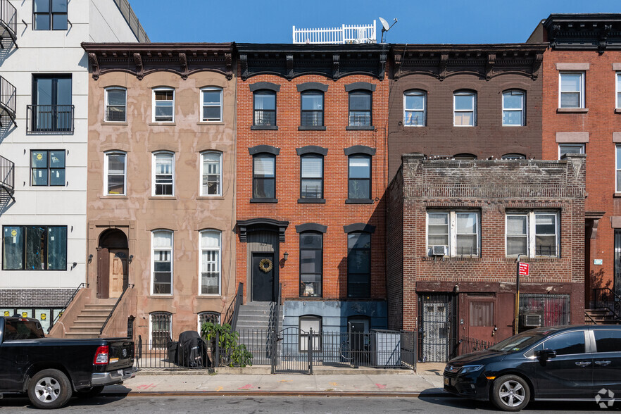 923 Bedford Ave, Brooklyn, NY for sale - Primary Photo - Image 1 of 1