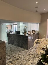 428-444 N Bedford Dr, Beverly Hills, CA for rent Lobby- Image 2 of 15