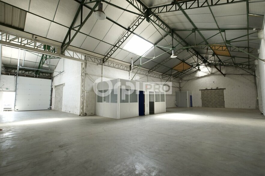 2 Chemin Du Genie- Allee Denis Papin, Venissieux to rent - Interior Photo - Image 1 of 4