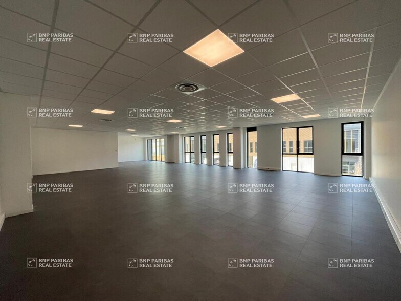 Light Industrial in Wissous to rent - Interior Photo - Image 3 of 5