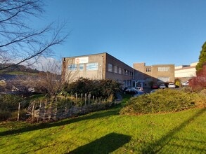 Bath St, Stroud to rent Building Photo- Image 1 of 5