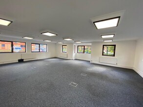Caerphilly Business Park, Caerphilly to rent Interior Photo- Image 2 of 5