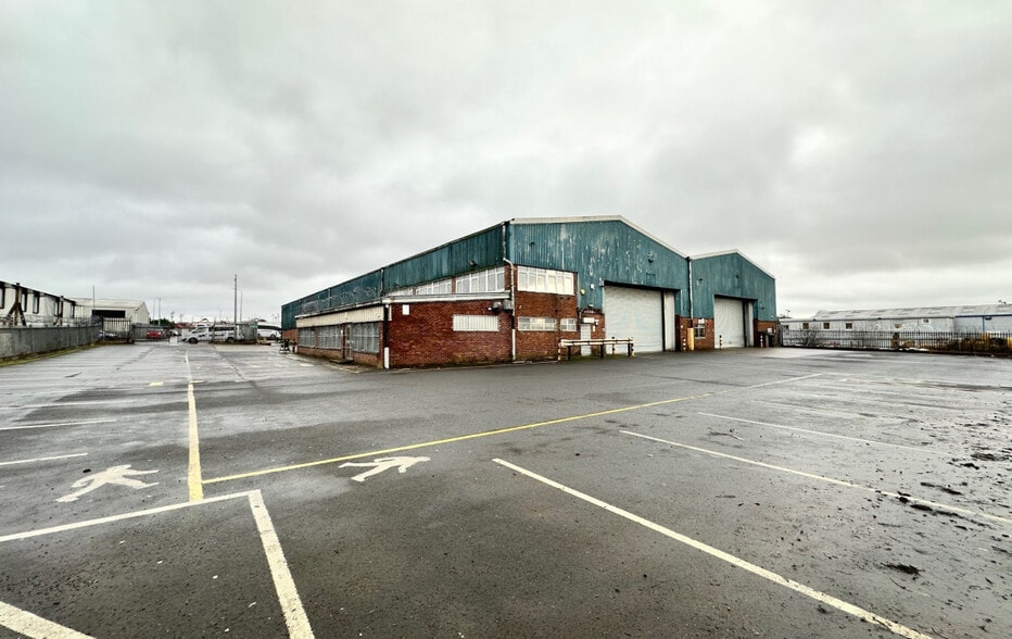 303 Ninian Rd, Airdrie to rent - Building Photo - Image 1 of 1