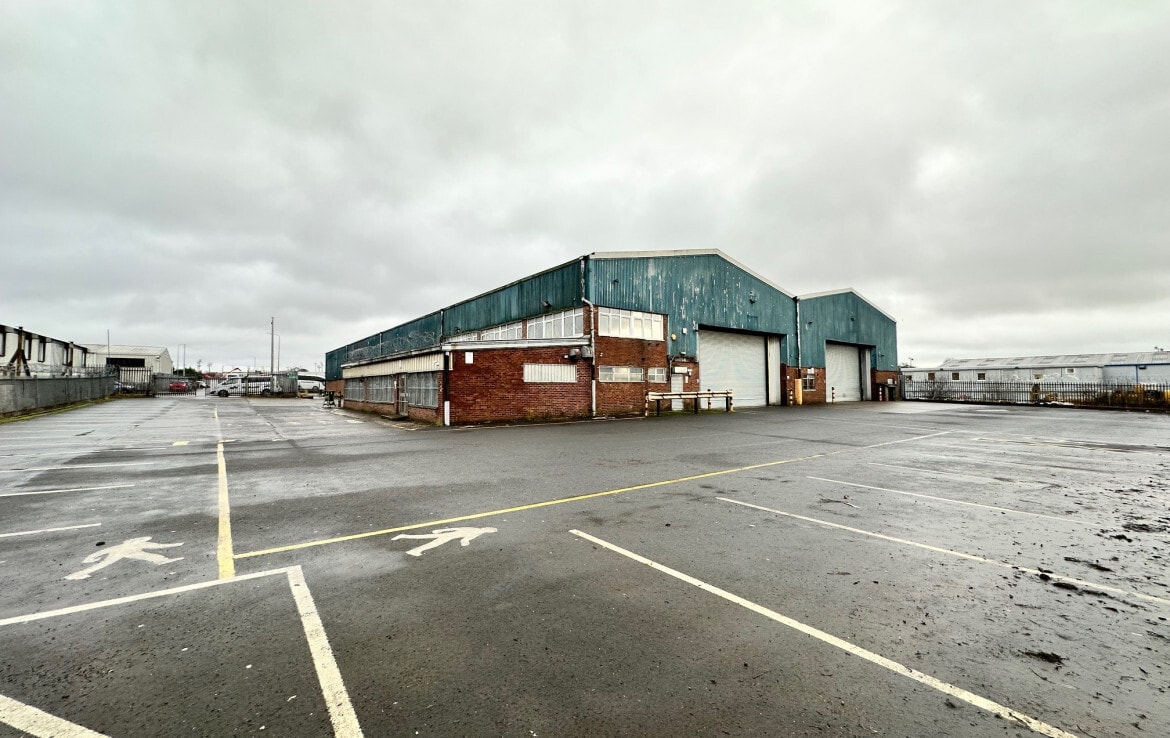 303 Ninian Rd, Airdrie to rent Building Photo- Image 1 of 2