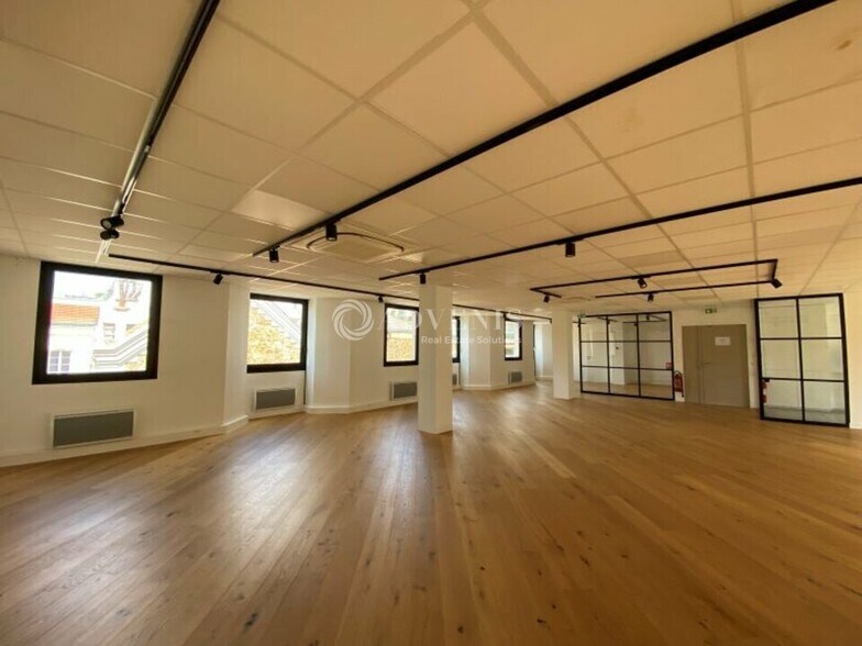 52 Rue D'Aguesseau, Boulogne-Billancourt to rent - Interior Photo - Image 2 of 8