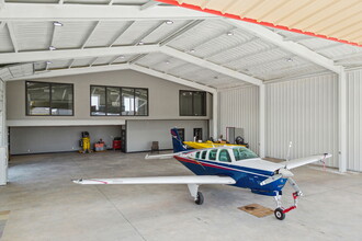 527 L V Selz Hangar 2 rd, Bridgeport, TX for sale Primary Photo- Image 1 of 1