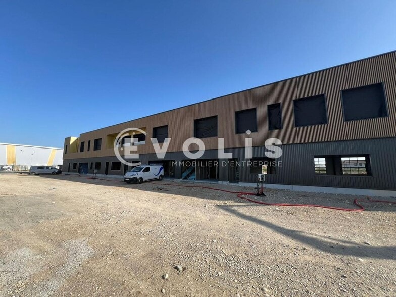 Light Industrial in La Boisse to rent - Building Photo - Image 3 of 31