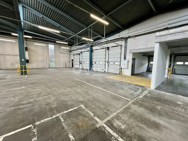 Industrial in Le Blanc-Mesnil to rent - Building Photo - Image 3 of 10