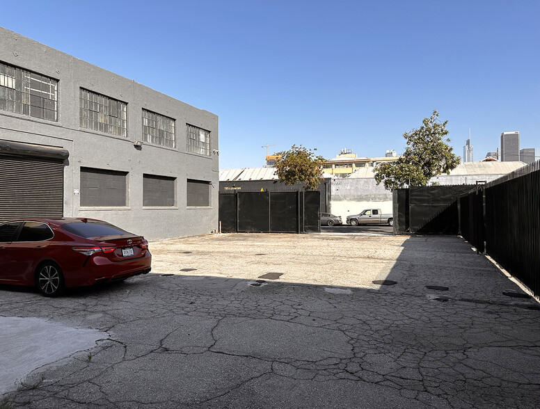 DTLA User or Development Opportunity portfolio of 2 properties for sale on LoopNet.co.uk - Building Photo - Image 2 of 22