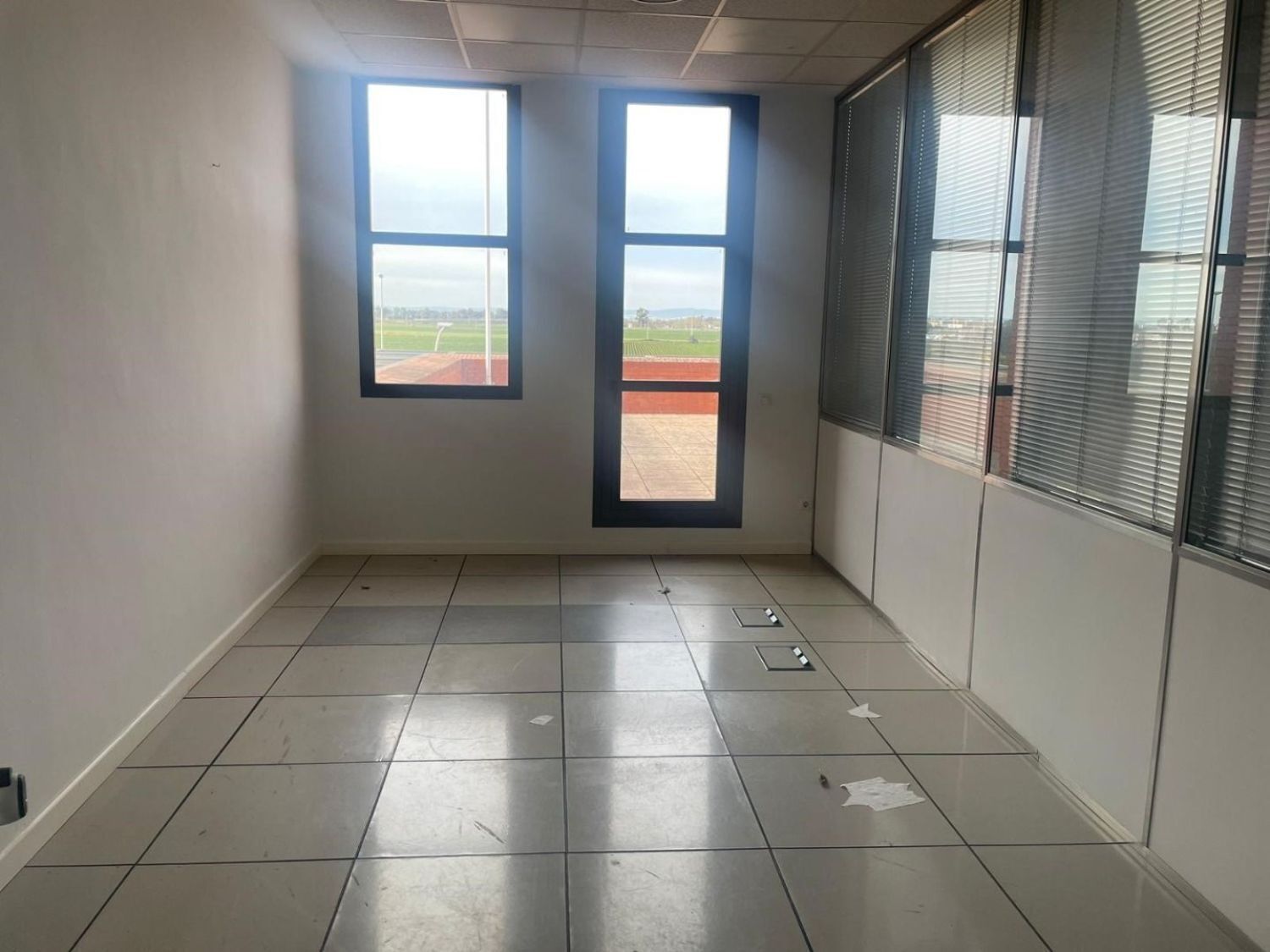 Calle Luis Fuentes Bejarano, S/N, SEVILLA, Sevilla to rent Building Photo- Image 1 of 11