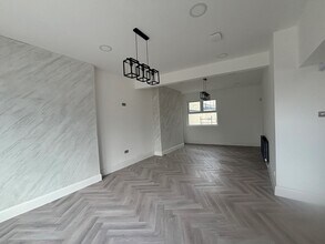 Widnes Rd, Widnes to rent Interior Photo- Image 1 of 4