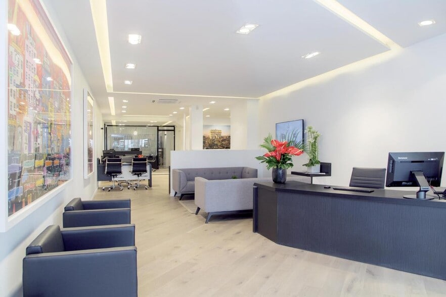 Retail in Paris to rent - Interior Photo - Image 2 of 7