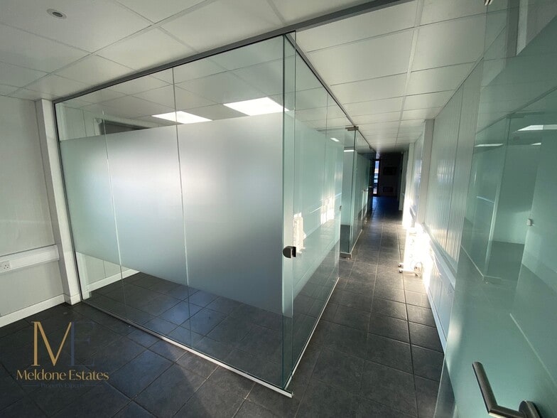 Unit R4 Offices, Northfleet Industrial Est, Lower Rd, Northfleet to rent - Building Photo - Image 2 of 5