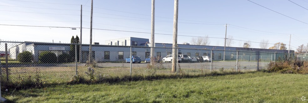 2000 Boul Industriel, Chambly, QC for rent - Building Photo - Image 1 of 18