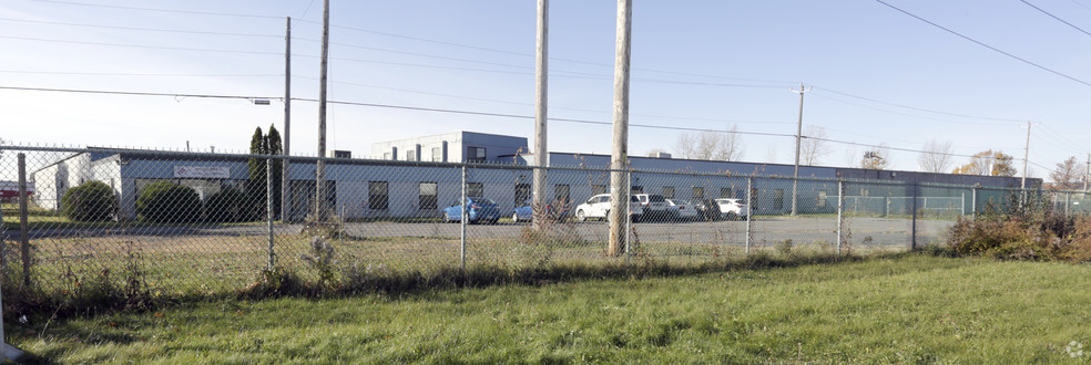 2000 Boul Industriel, Chambly, QC for rent - Building Photo - Image 3 of 19