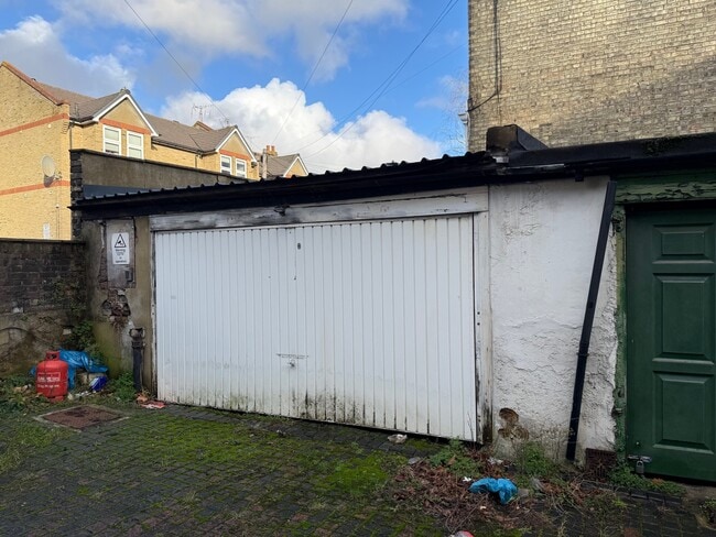 More details for 197 Askew Rd, London - Retail for Sale