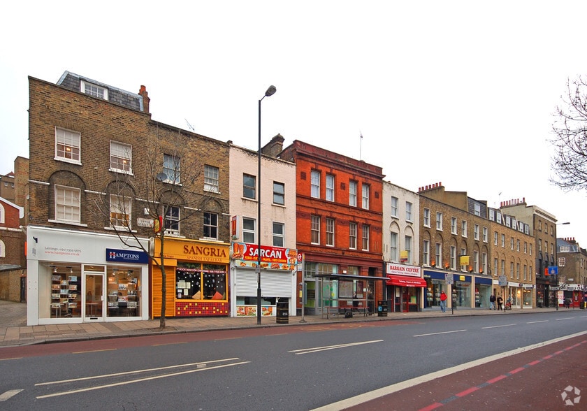 88 Upper St, London to rent - Building Photo - Image 2 of 8