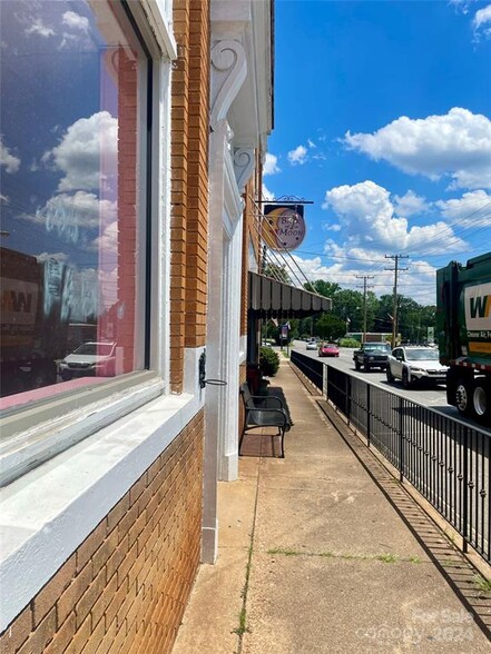 400 N Main St, Lowell, NC for sale - Building Photo - Image 3 of 6