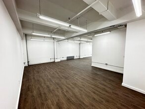 325 W 38th St, New York, NY to rent Interior Photo- Image 2 of 6
