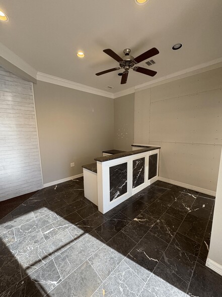 3016 E Villa Maria Rd, Bryan, TX for sale - Interior Photo - Image 3 of 7