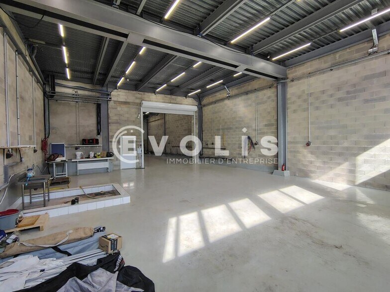 Light Industrial in Bry-sur-Marne to rent - Building Photo - Image 2 of 9