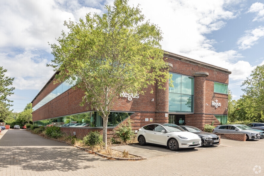 2440 Park Av, Almondsbury to rent - Building Photo - Image 3 of 3