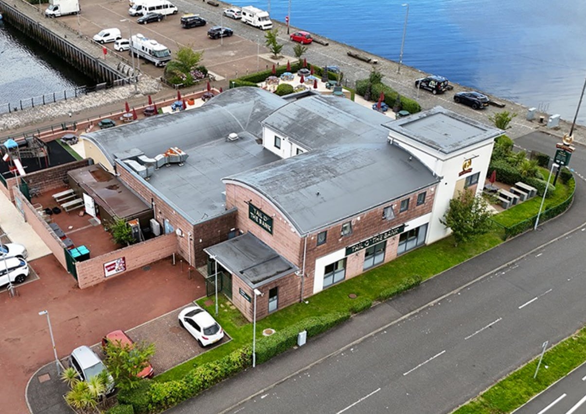 Rue End St, Greenock to rent Building Photo- Image 1 of 2