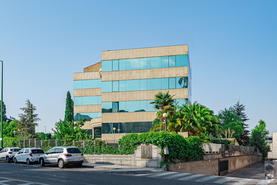 Avenida de Europa, 12, Alcobendas, Madrid to rent - Building Photo - Image 2 of 3