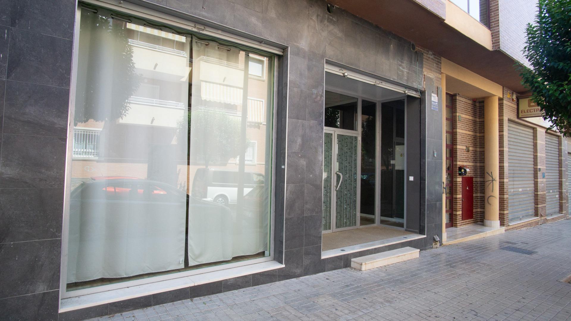 Retail in Petrer, Alicante to rent Building Photo- Image 1 of 17