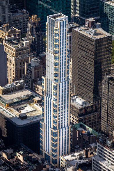 425 Fifth Ave, New York, NY for rent - Primary Photo - Image 1 of 19