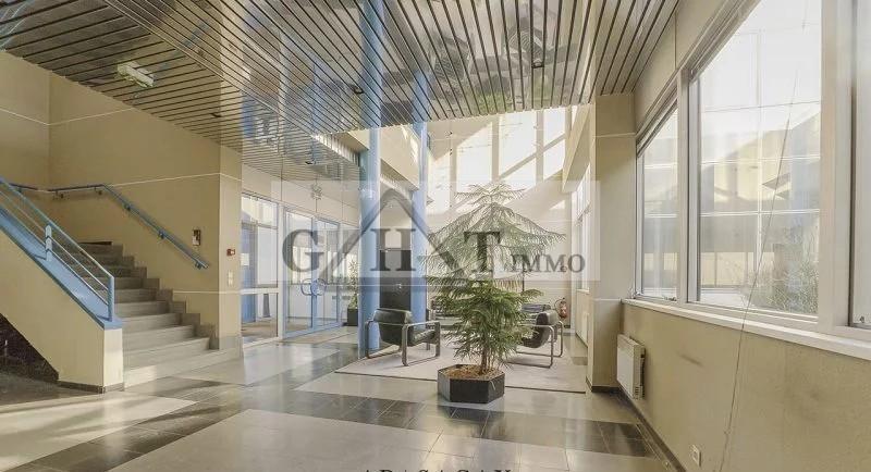 Office in Les Ulis to rent Lobby- Image 1 of 3