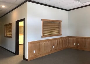 703 N Larch Ave, Sisters, OR to rent Building Photo- Image 1 of 3