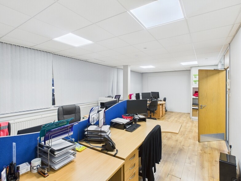 6-8 Glenfield Rd, East Kilbride to rent - Building Photo - Image 3 of 7