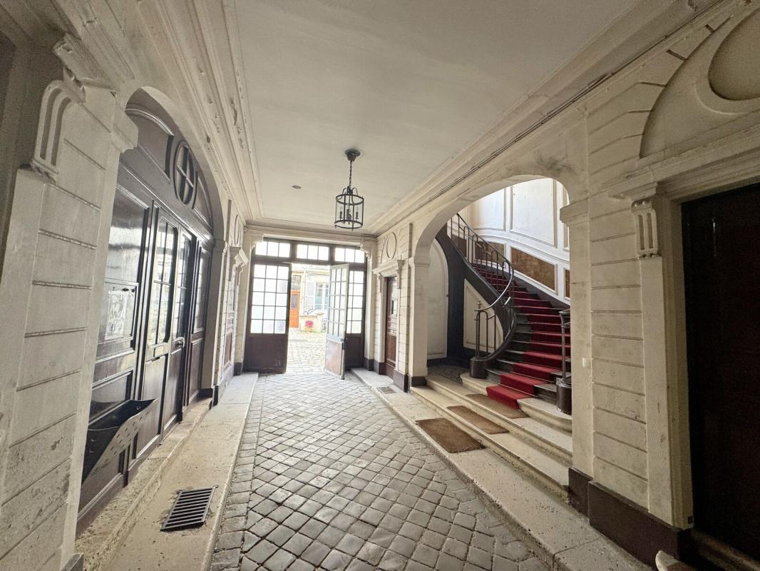 Retail in Versailles for sale Lobby- Image 1 of 5