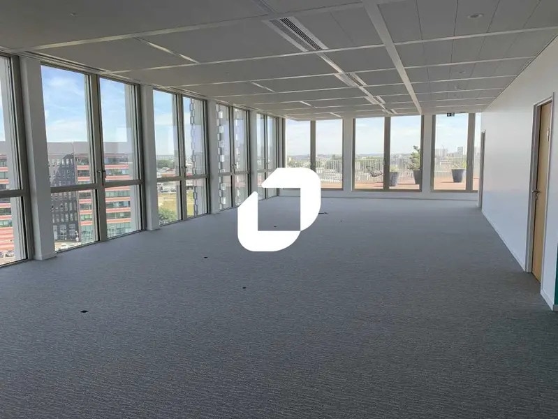Office in Aubervilliers to rent Interior Photo- Image 1 of 10